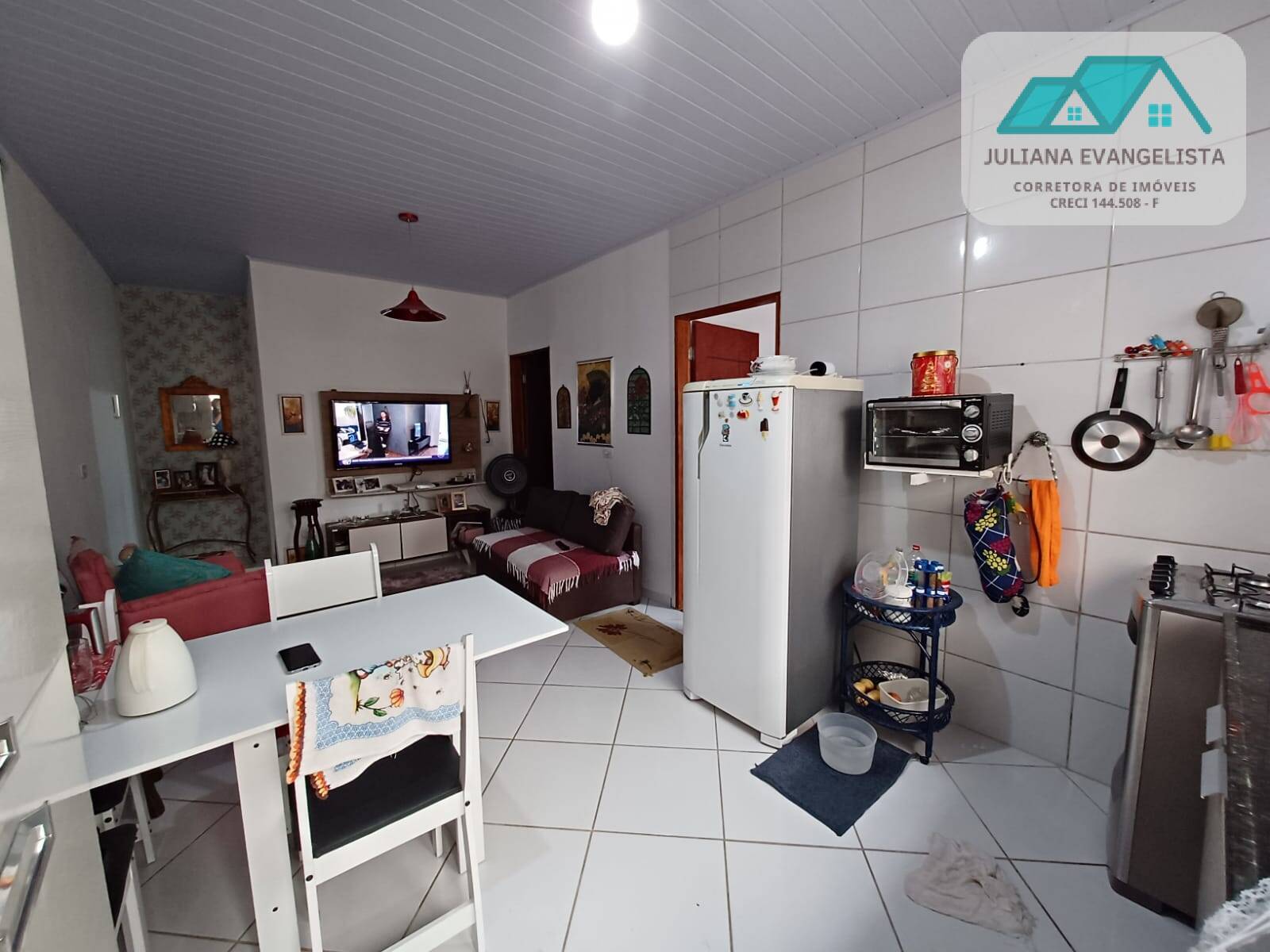 Casa à venda com 2 quartos, 80m² - Foto 1