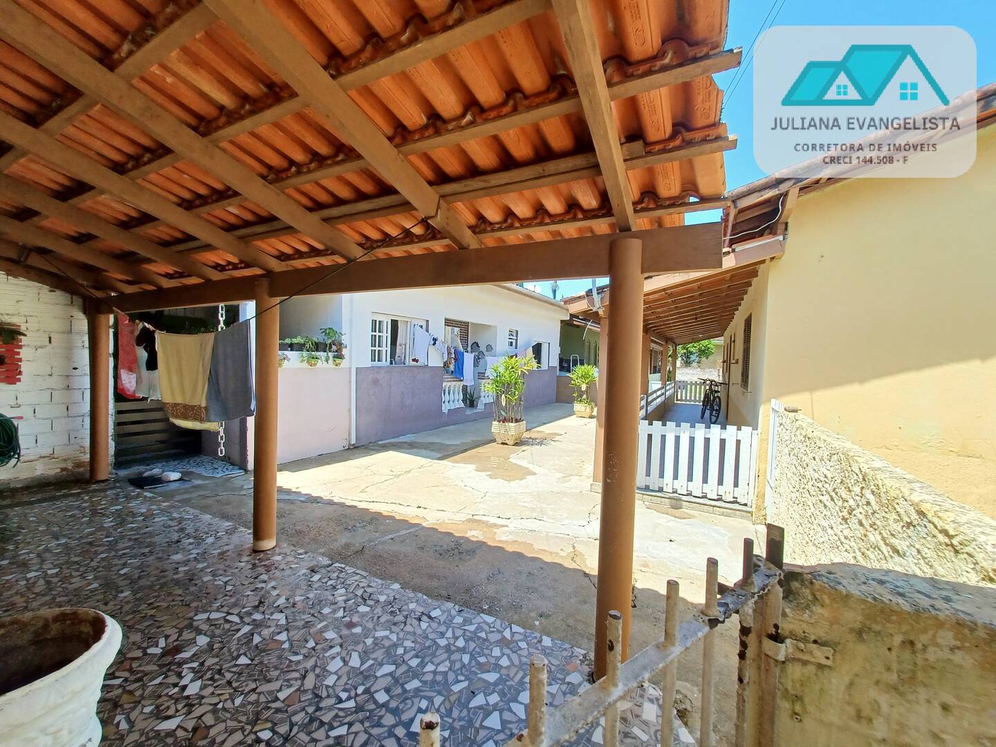 Casa à venda com 6 quartos, 150m² - Foto 1