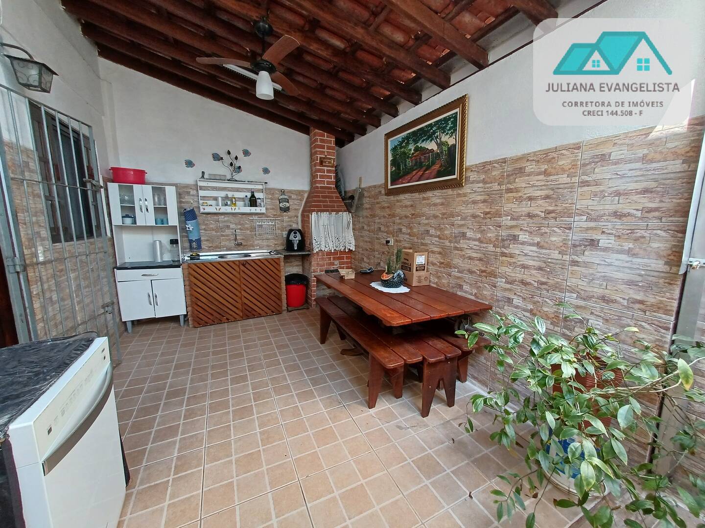 Casa à venda com 2 quartos, 69m² - Foto 1